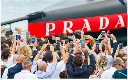 Red Moon. Illustrated edition